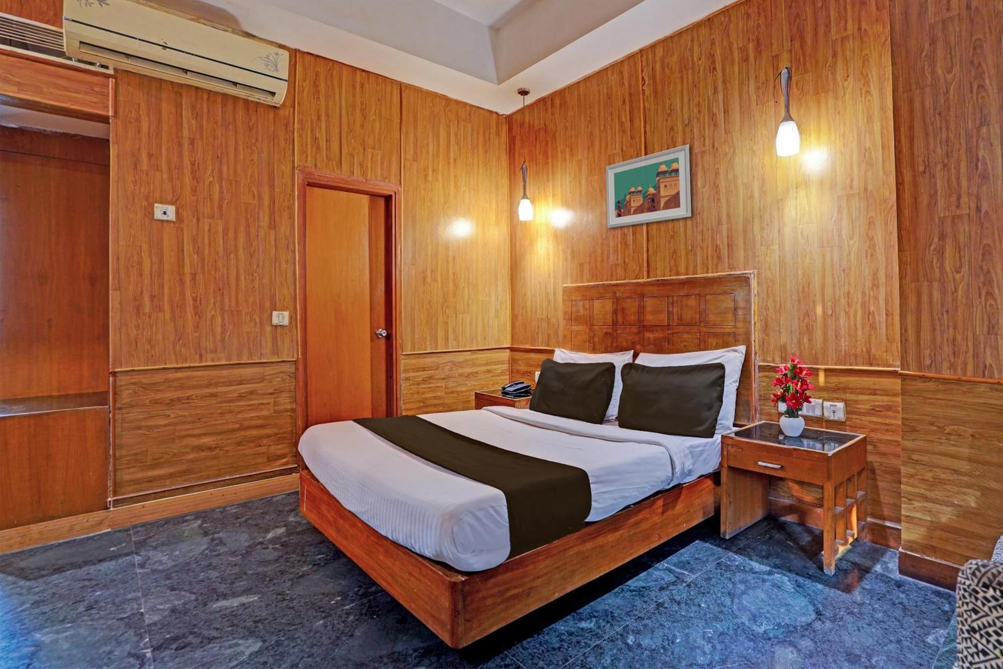 Oyo One Hotel Газиабад Экстерьер фото